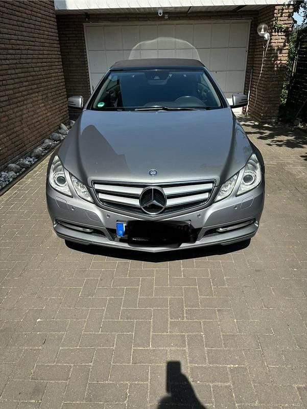 Silber Gebraucht 2011 Mercedes E220 Cabrio | 9.500 € (Guter Preis) - Bild 1/4