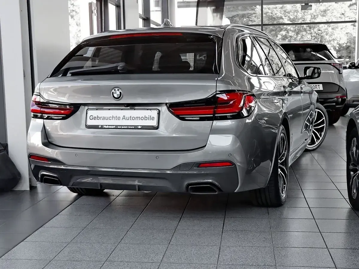 Gebraucht BMW 540 M Sport 340 PS (250 kW) 2023 Skyscraper grau Kombi