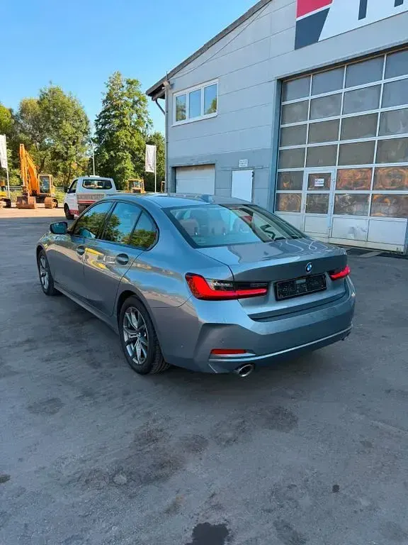 Gebraucht BMW 320 Sport Line 190 PS (139 kW) 2024 Grau Limousine
