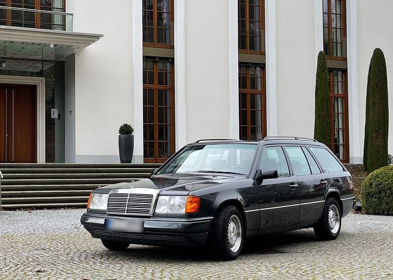 Gebraucht Mercedes E230 132 PS (97 kW) 1992 Schwarz Kombi