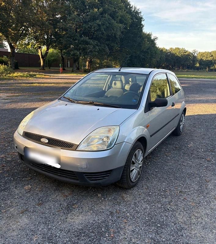 Silber Gebraucht 2003 Ford Fiesta Kleinwagen | 600 € (Superpreis) - Bild 1/4