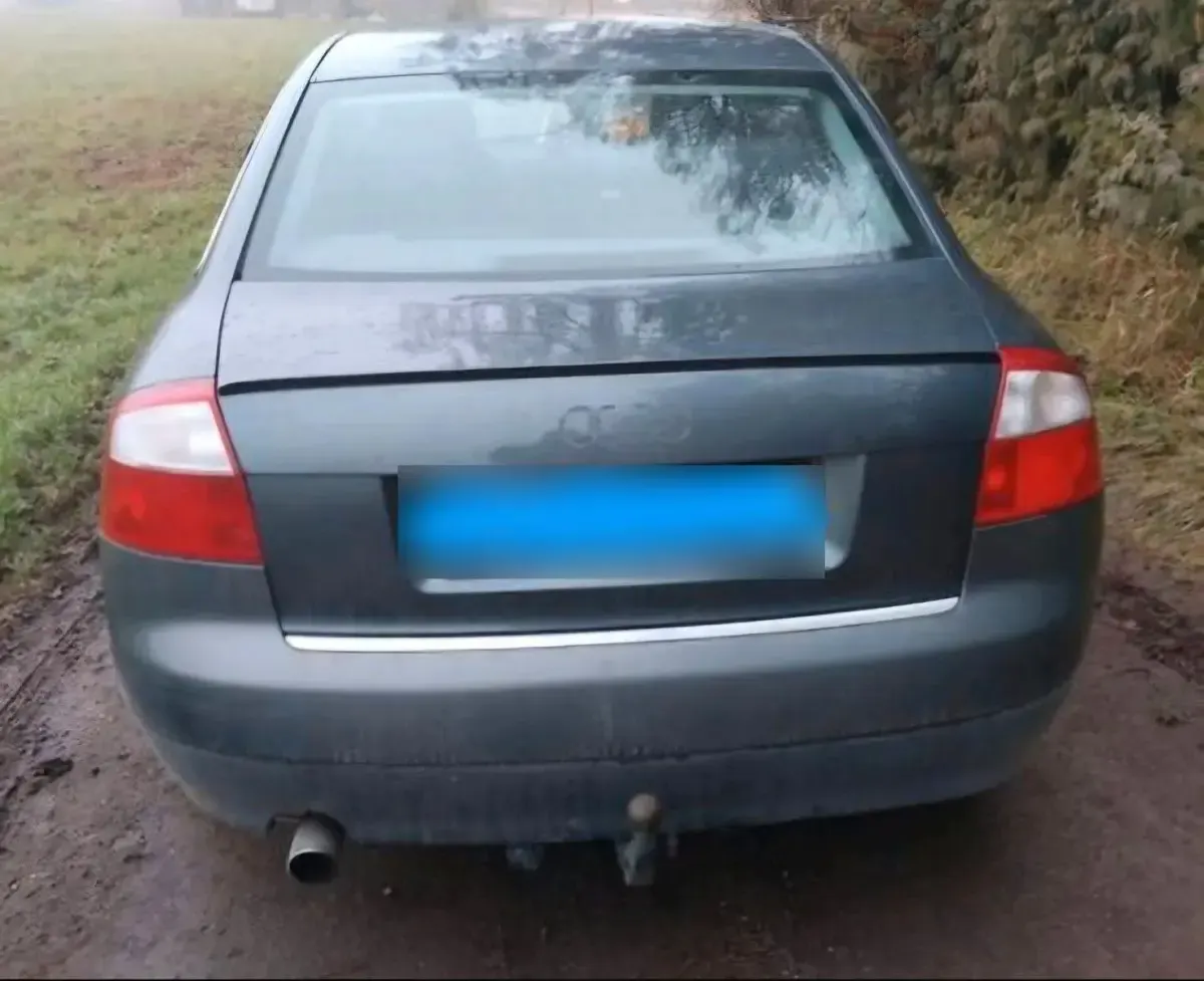 Gebraucht Audi A4 131 PS (96 kW) 2001 Blau Limousine