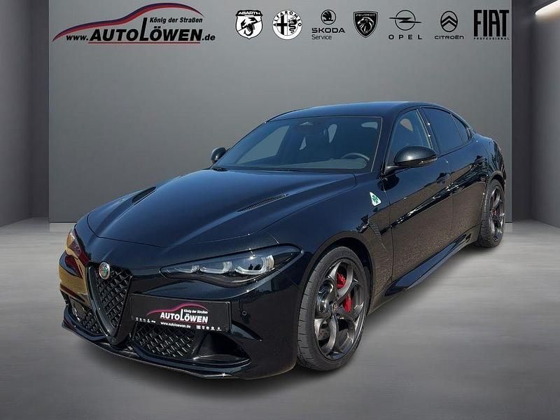 Nero vulcano, metallic Gebraucht 2025 Alfa Romeo Giulia Quadrifoglio Limousine | 88.888 € (Teuer) - Bild 1/4