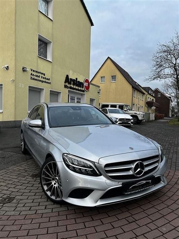 Silber Gebraucht 2018 Mercedes C200 Limousine | 20.950 € (Teuer) - Bild 1/4
