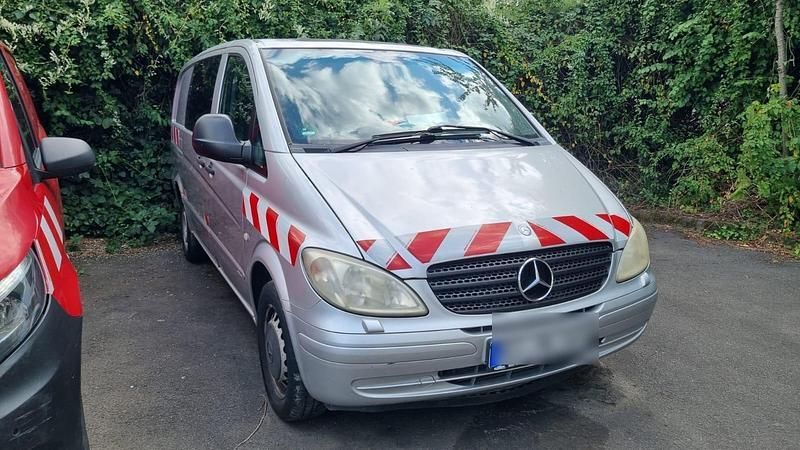 Silber Gebraucht 2004 Mercedes Vito Van / Kleinbus | 2.200 € - Bild 1/4