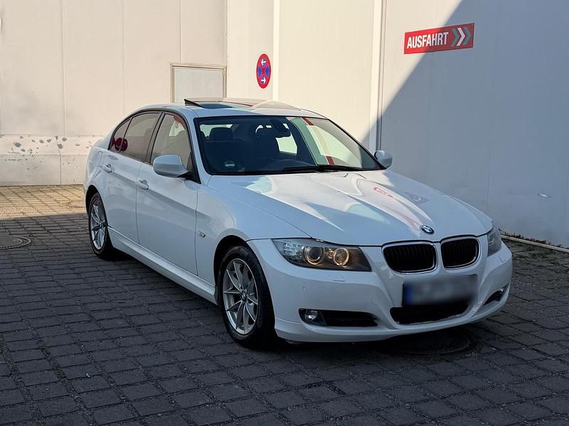 Gebraucht BMW 318 143 PS (105 kW) 2012 Weiß Limousine