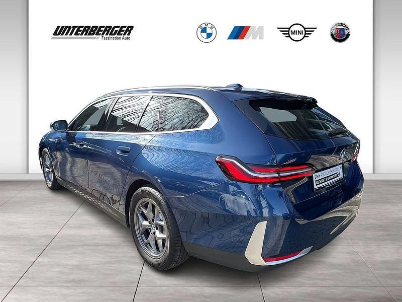 Gebraucht BMW 520 197 PS (144 kW) 2025 Blau Kombi
