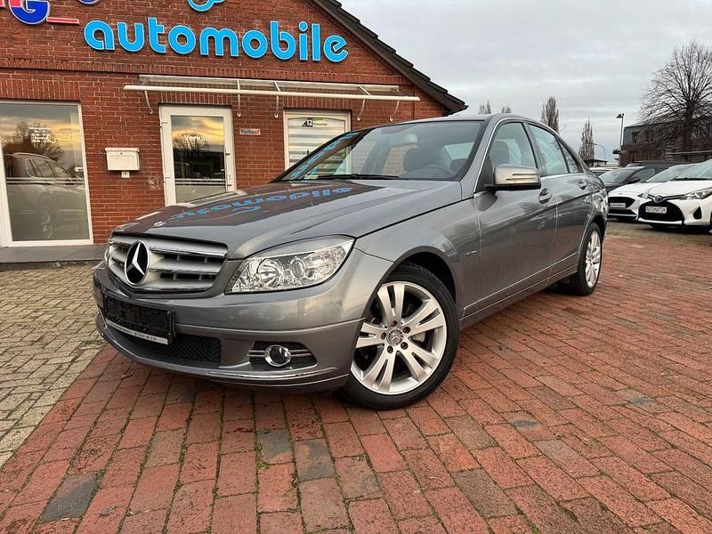 Silber Gebraucht 2009 Mercedes C180 Limousine | 13.900 € - Bild 1/4