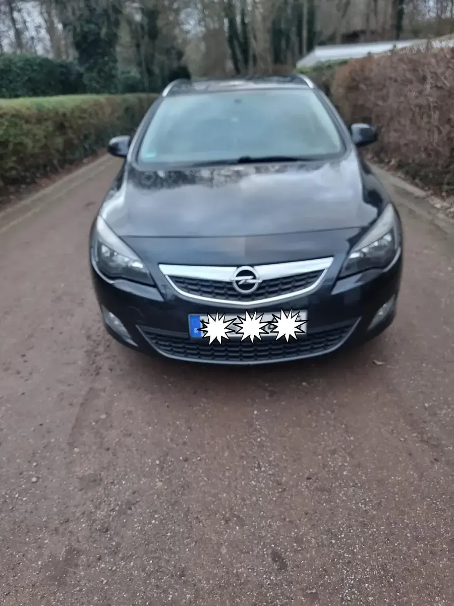 Usado Opel Astra 130 HP (95 kW) 2012 Preto Carrinha