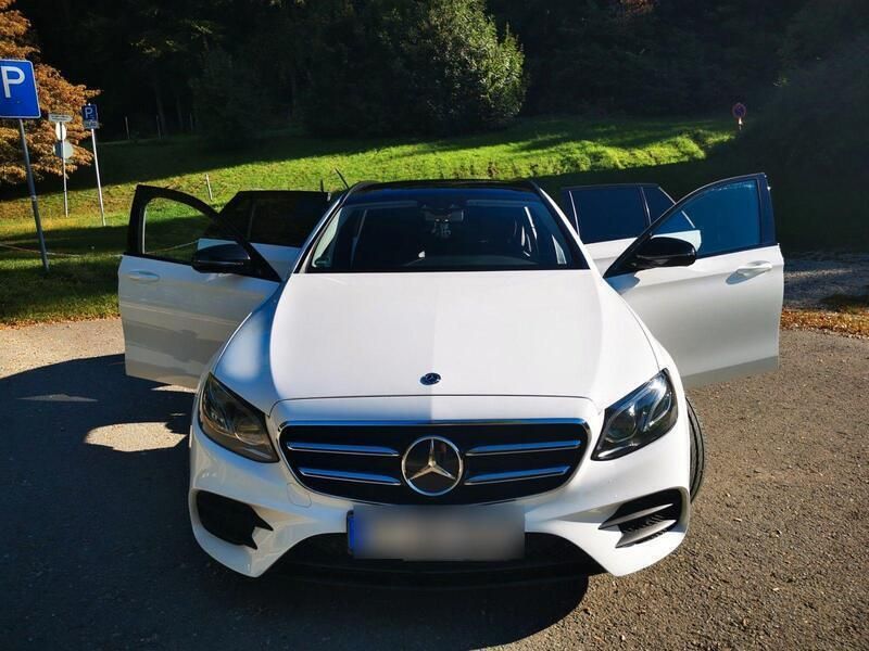 Weiß Gebraucht 2017 Mercedes E220 AMG line Kombi | 18.900 € (Superpreis) - Bild 1/4