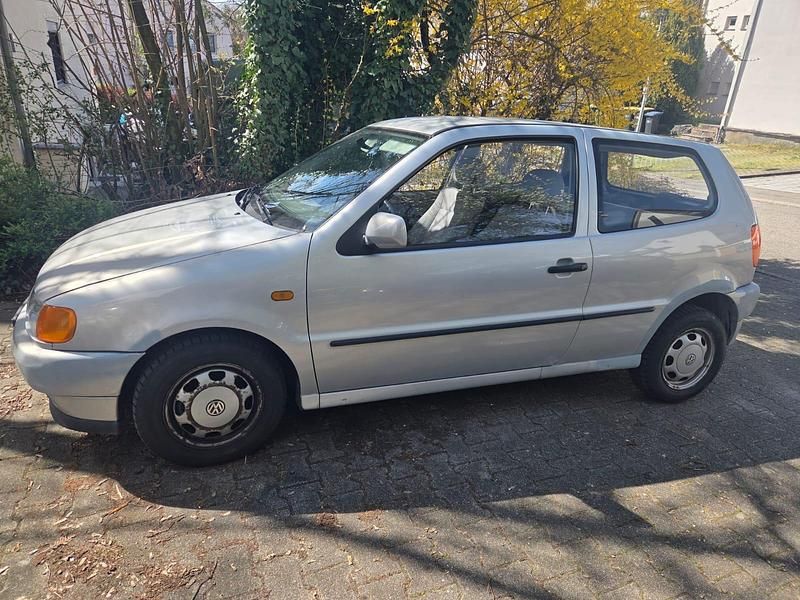 Gebraucht VW Polo 60 PS (44 kW) 1998 Silber Kleinwagen