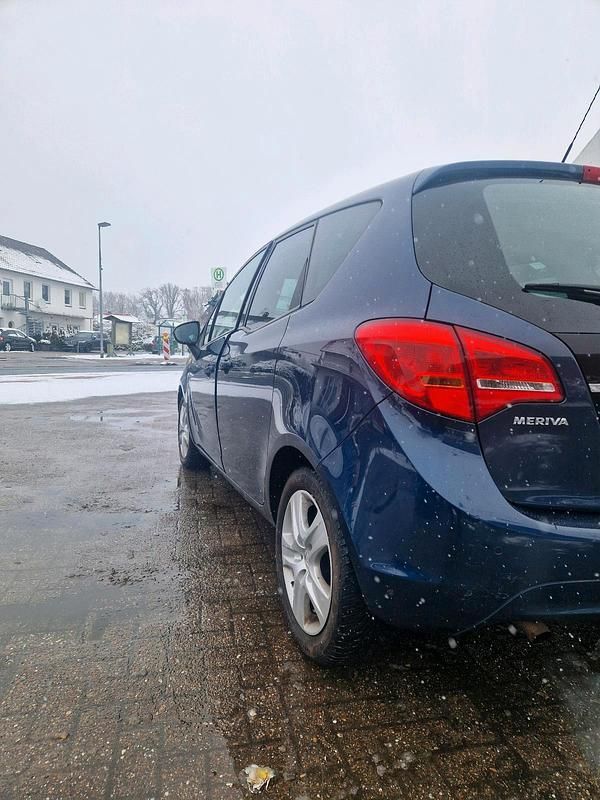 Second-hand Opel Meriva 110 CP (80 kW) 2012 Albastru Monovolum
