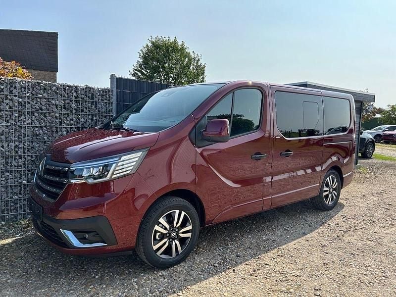 Karmin rot Gebraucht 2023 Renault Trafic Van / Kleinbus | 33.900 € (Guter Preis) - Bild 1/4