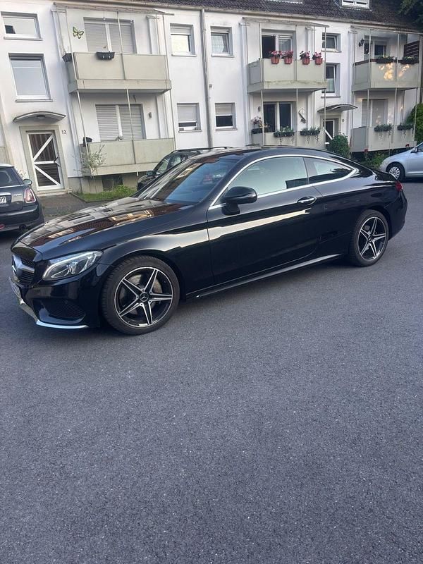 Schwarz Gebraucht 2017 Mercedes C250 AMG Coupé | 19.800 € (Fairer Preis) - Bild 1/2