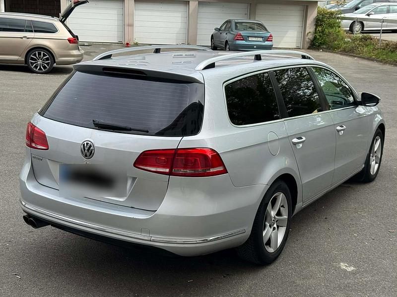 Gebraucht VW Passat 140 PS (102 kW) 2011 Grau Kombi