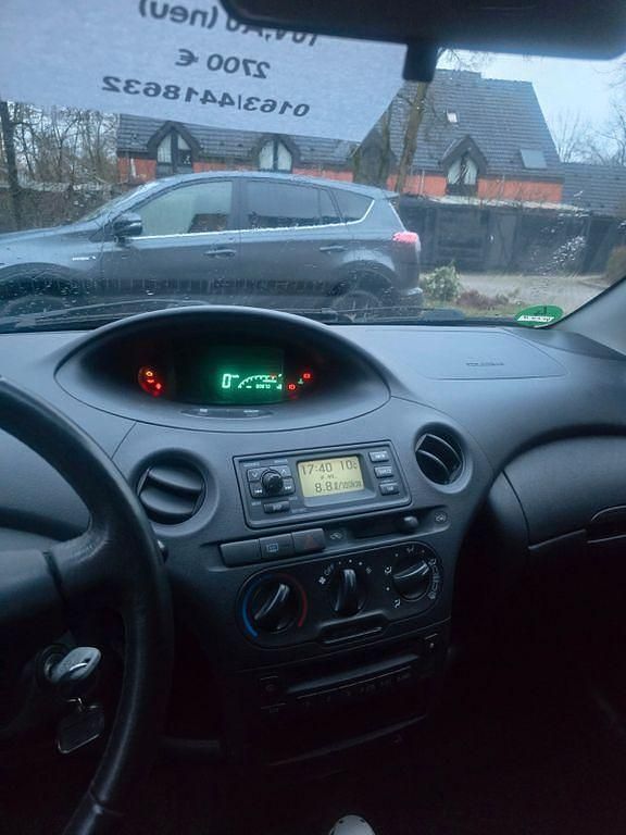 Gebraucht Toyota Yaris 65 PS (47 kW) 2004 Blau Limousine
