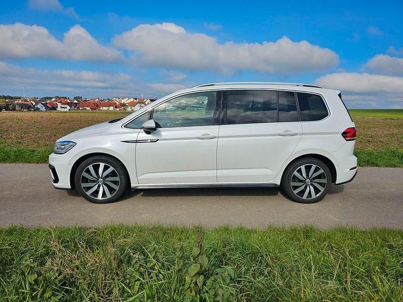 Weiß Gebraucht 2018 VW Touran R-line Van / Kleinbus | 19.500 € (Fairer Preis) - Bild 1/4