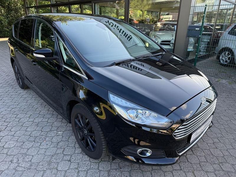 Schwarz Gebraucht 2016 Ford S-MAX Titanium Van / Kleinbus | 11.450 € (Superpreis) - Bild 1/4