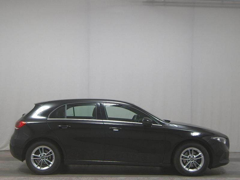 Schwarz Gebraucht 2019 Mercedes A180 Style Limousine | 16.980 € (Guter Preis) - Bild 1/4