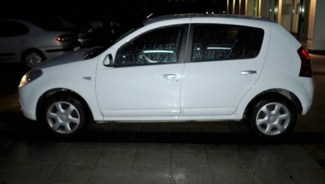 Gebraucht Dacia Sandero Lauréate 87 PS (63 kW) 2009 Weiß Kleinwagen