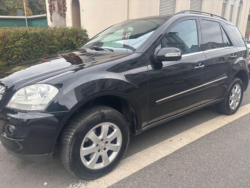 Gebraucht Mercedes ML350 272 PS (200 kW) 2007 Schwarz SUV