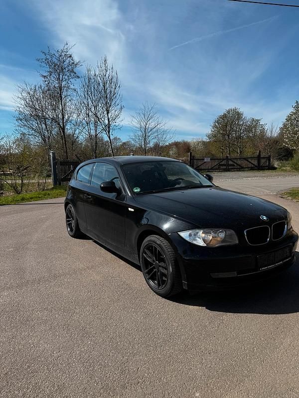 Gebraucht BMW 118 143 PS (105 kW) 2010 Schwarz Kleinwagen
