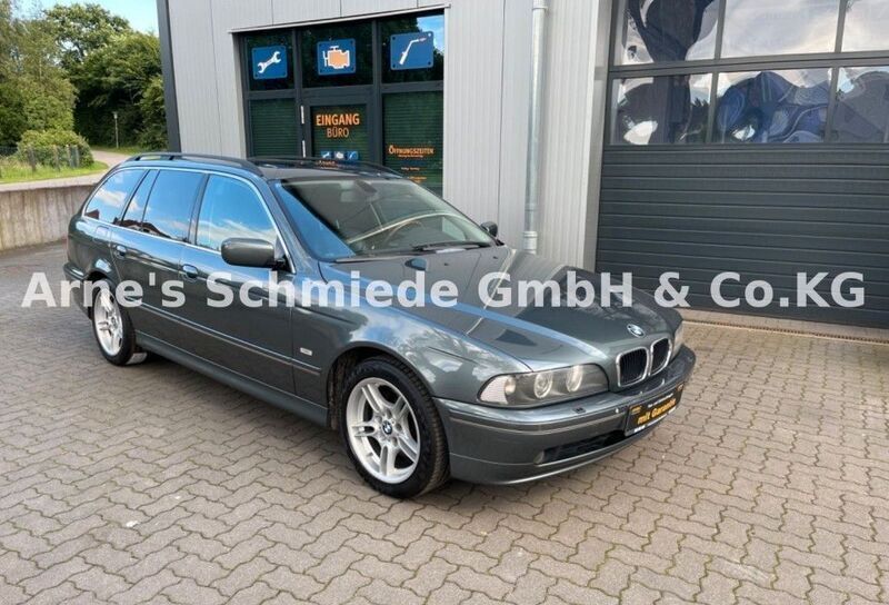 Grau Gebraucht 2002 BMW 530 Exclusive Kombi | 9.950 € - Bild 1/4