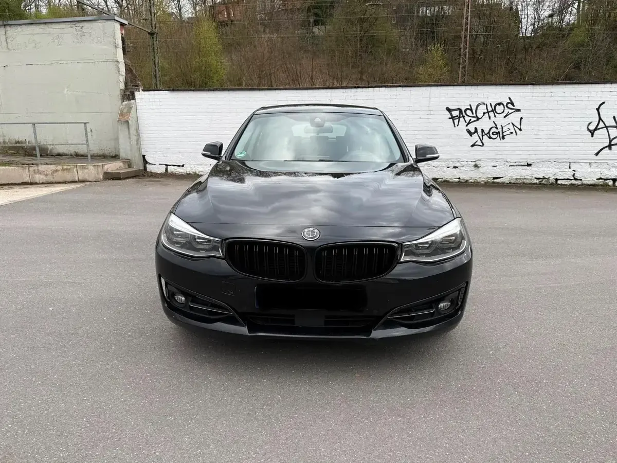Gebraucht BMW 325 224 PS (164 kW) 2017 Schwarz Limousine