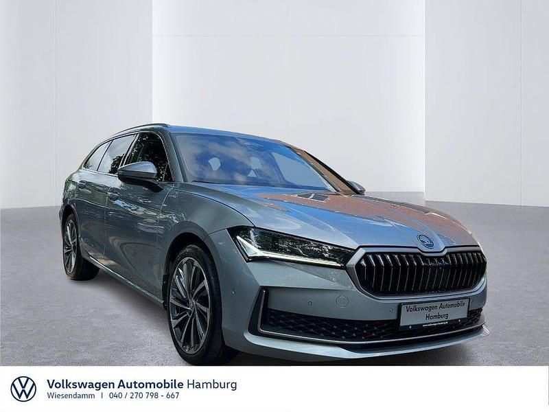 Aluminiumsilber metallic Gebraucht 2024 Skoda Superb LAURIN & KLEMENT Kombi | 45.990 € - Bild 1/4