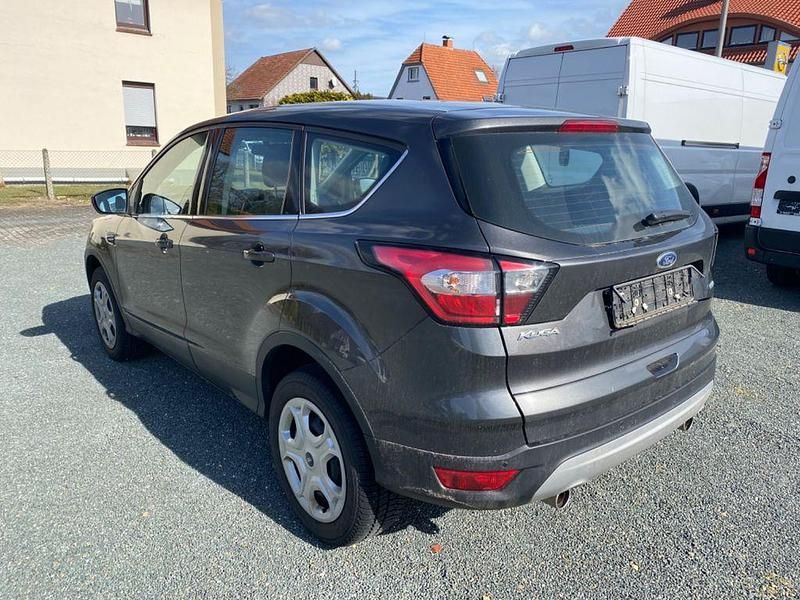 Gebraucht Ford Kuga Trend 120 PS (88 kW) 2018 Grau SUV