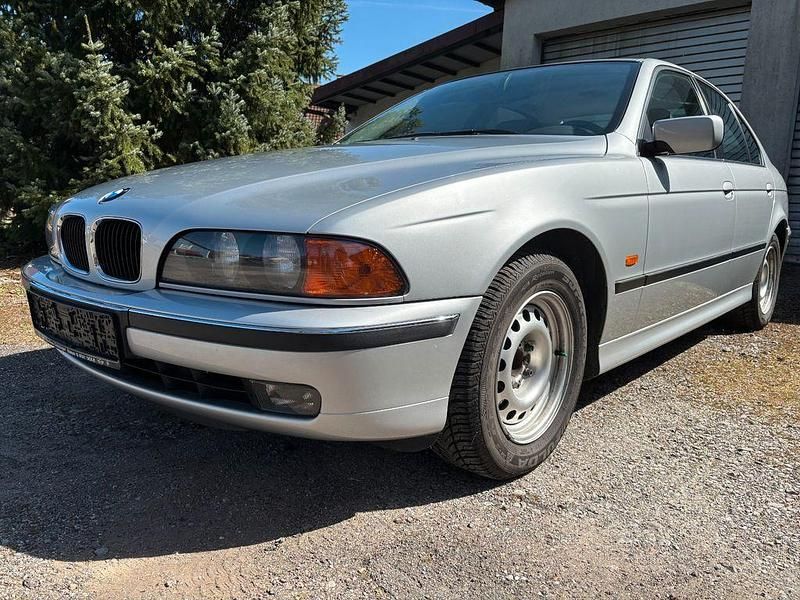 Grau Gebraucht 2000 BMW 528 Limousine | 14.500 € - Bild 1/4