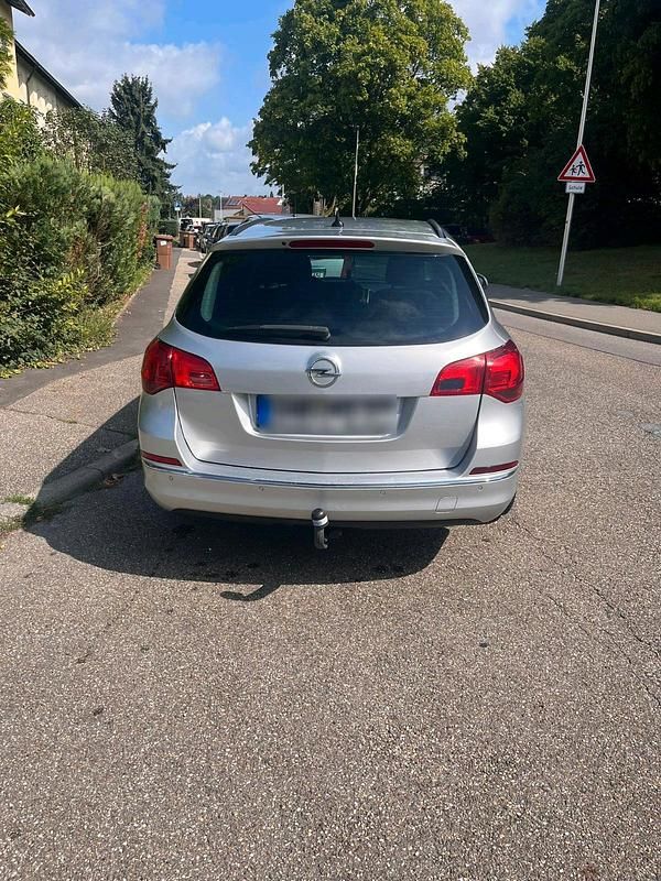 Silber Gebraucht 2013 Opel Astra Kombi | 4.500 € (Fairer Preis) - Bild 1/4