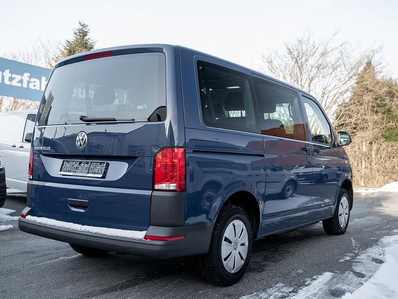 Gebraucht VW T6.1 Trendline 110 PS (80 kW) 2021 Blau Van