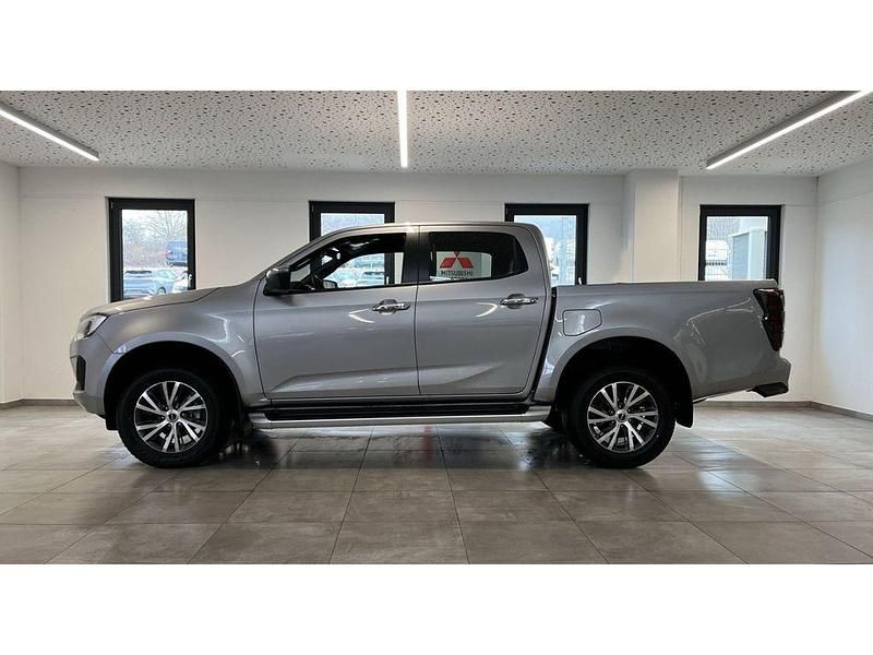 Uusi Isuzu D-Max 163 HP (119 kW) 2025 Hopea Katumaasturi