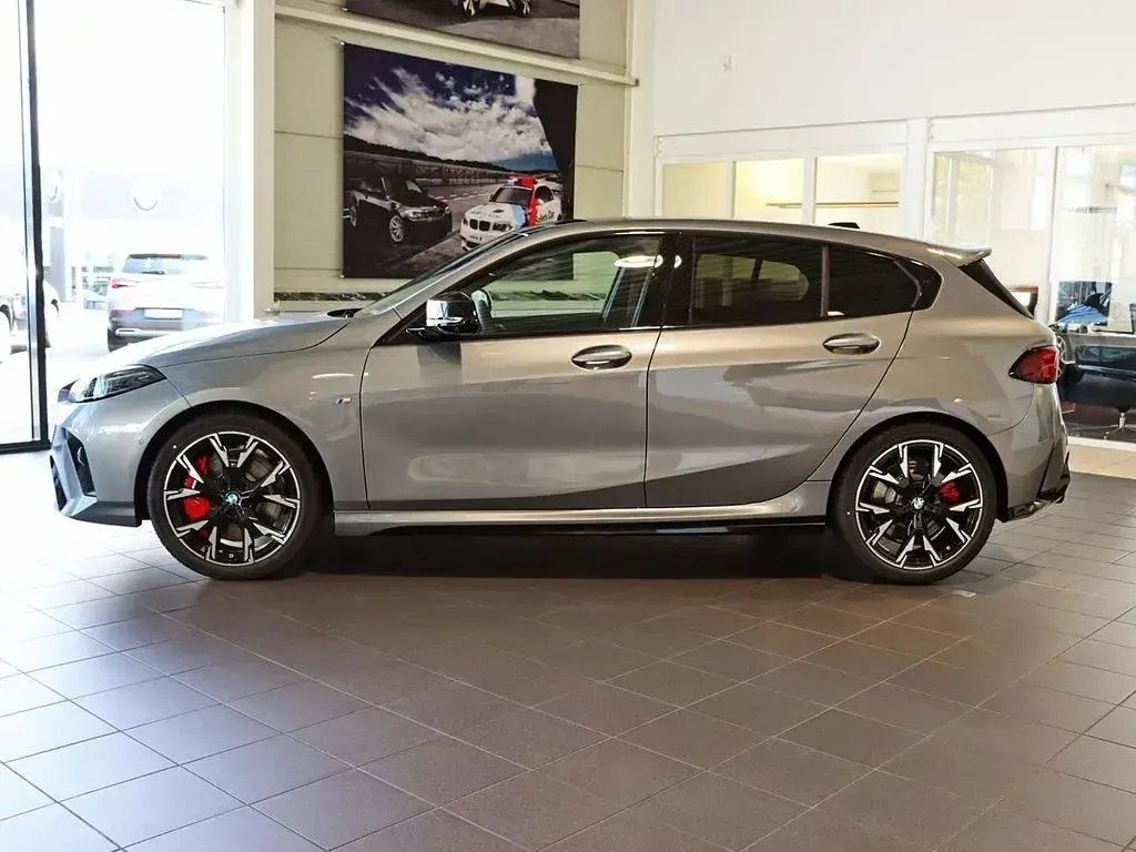 Gebraucht BMW M135 Performance 300 PS (220 kW) 2026 Grau Kleinwagen