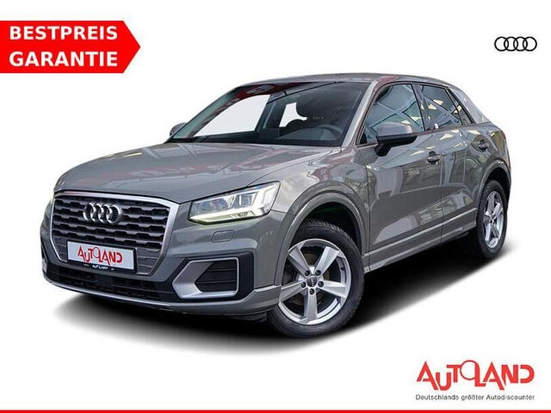 Grau Gebraucht 2020 Audi Q2 Sport SUV | 23.950 € (Etwas zu teuer) - Bild 1/4