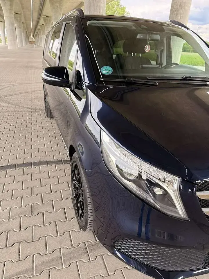 Gebraucht Mercedes V220 Edition 163 PS (119 kW) 2018 Blau Van / Kleinbus