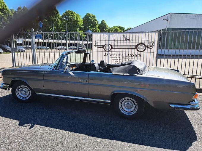 Anthrazit (172) Gebraucht 1971 Mercedes 280 SE Cabrio | 199.950 € - Bild 1/4