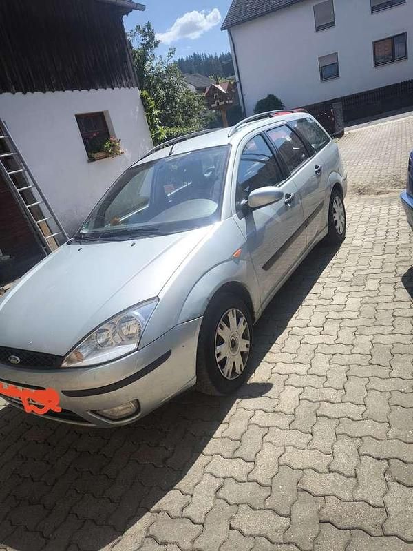 Silber Gebraucht 2004 Ford Focus Trend Kombi | 1.400 € (Fairer Preis) - Bild 1/4