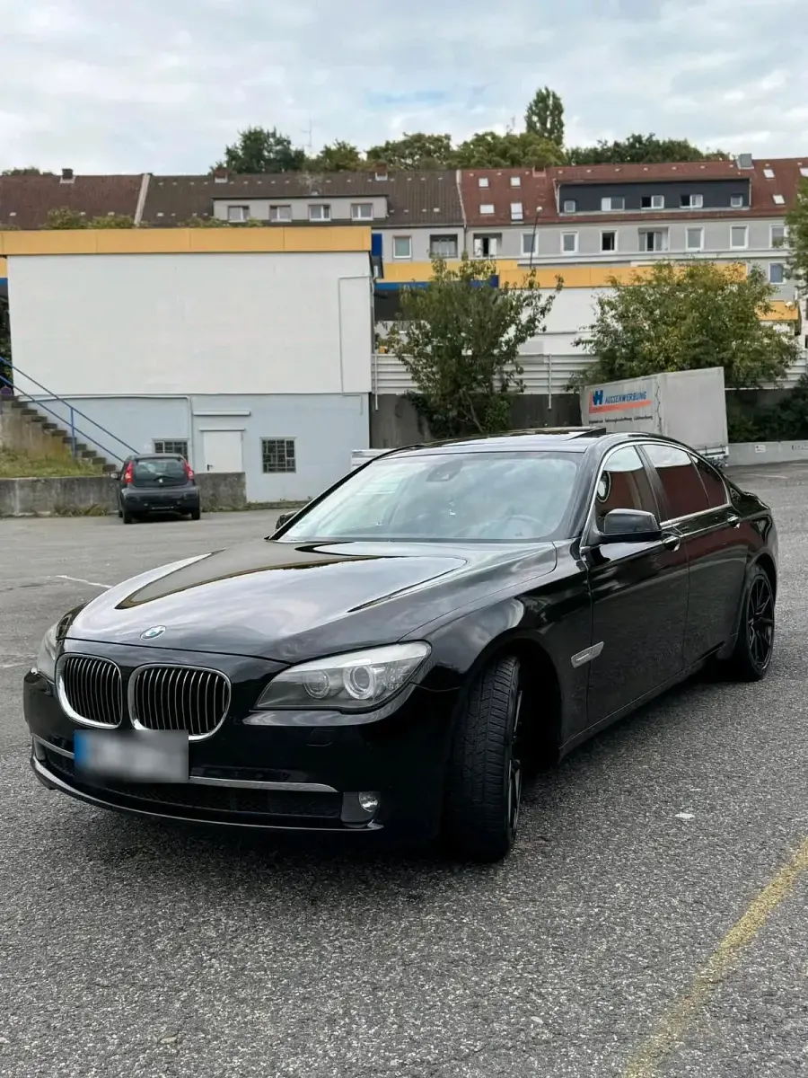 Gebraucht BMW 740 306 PS (225 kW) 2011 Schwarz Limousine