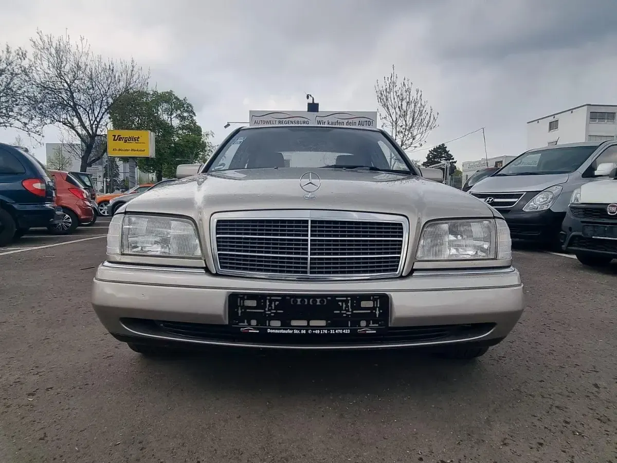 Gebraucht Mercedes C180 122 PS (89 kW) 1995 Grau Limousine