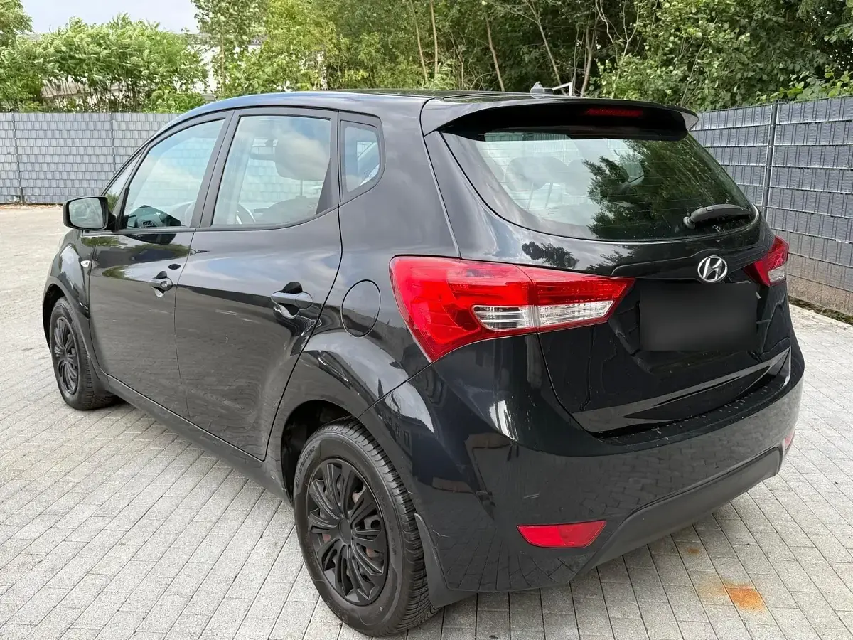 Gebraucht Hyundai ix20 90 PS (66 kW) 2011 Schwarz Kleinwagen