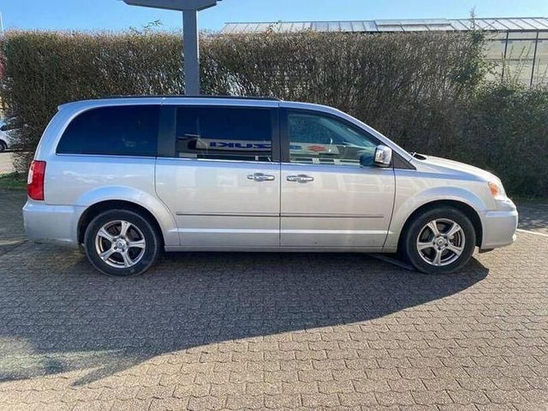 Gebraucht Lancia Voyager 163 PS (119 kW) 2012 Silber Van / Kleinbus