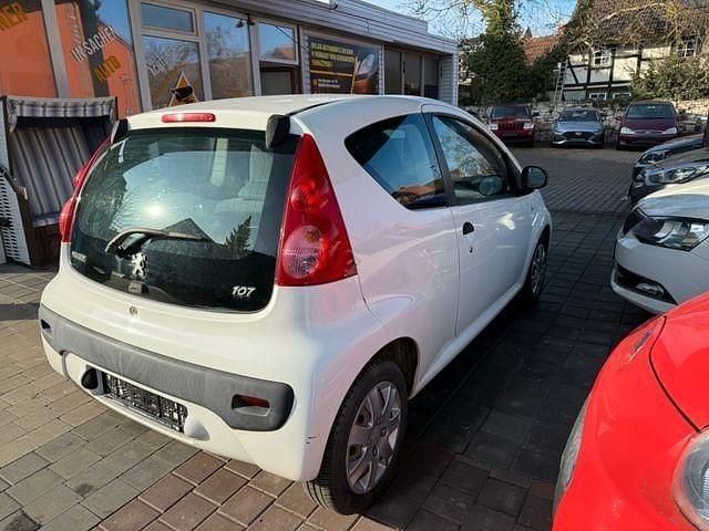Gebraucht Peugeot 107 68 PS (50 kW) 2009 Weiß Kleinwagen