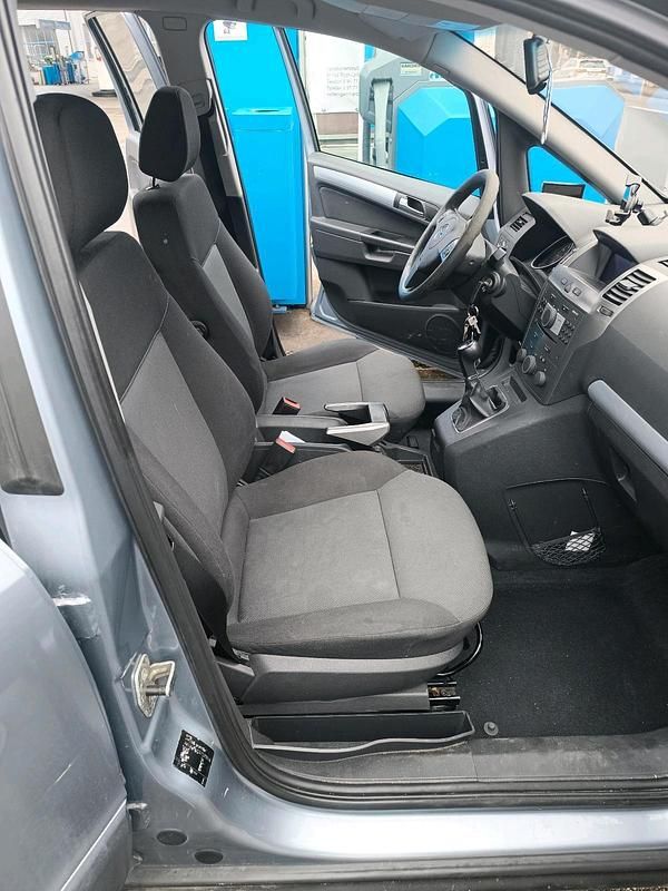Gebraucht Opel Zafira 140 PS (102 kW) 2006 Silber Van / Kleinbus