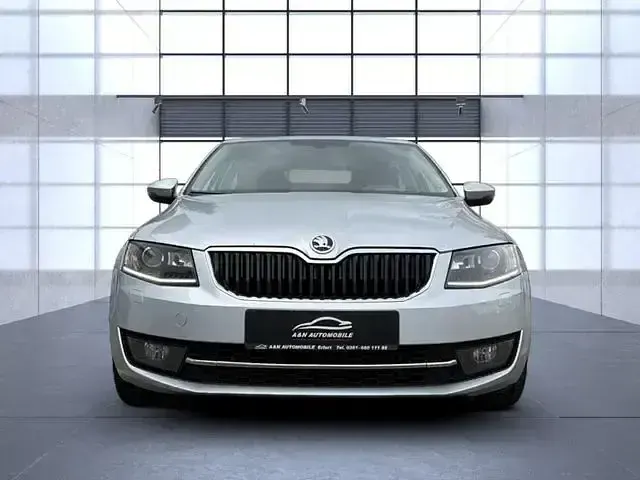 Usata Skoda Octavia Elegance 150 CV (110 kW) 2014 Argento Utilitaria