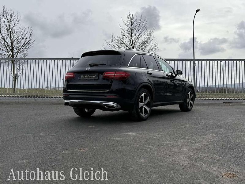 Gebraucht Mercedes GLC250 204 PS (150 kW) 2018 Schwarz  unilack SUV