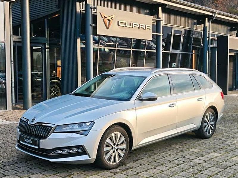 Gebraucht Skoda Superb Style 218 PS (160 kW) 2022 Brilliantsilber metallic (metallic) Kombi
