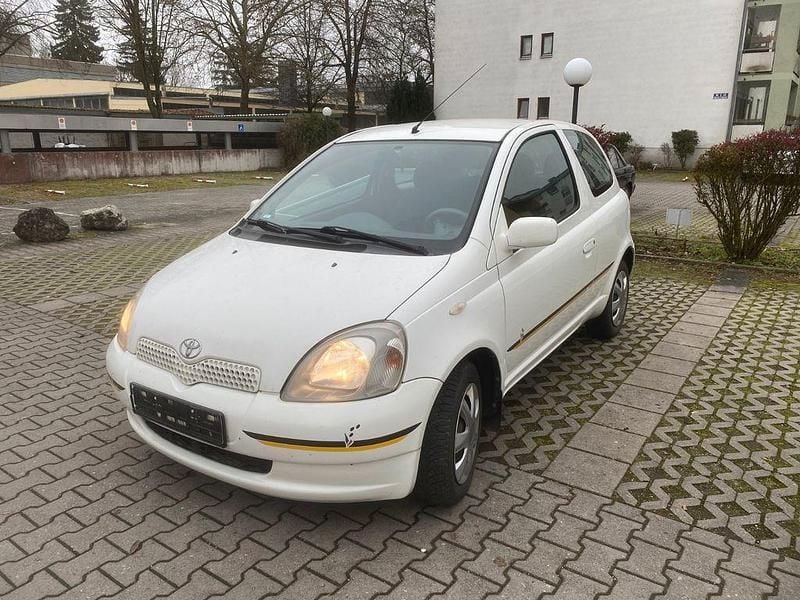 Gebraucht Toyota Yaris 68 PS (50 kW) 2003 Weiß Limousine