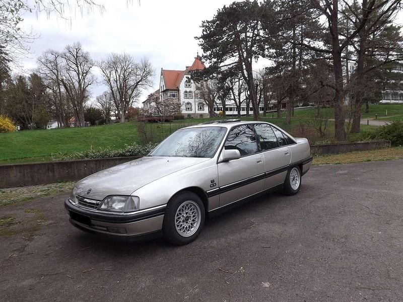 Silber Gebraucht 1992 Opel Omega Limousine | 8.900 € - Bild 1/4